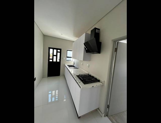 6 BEDROOM HOUSE FOR SALE IN SIX FOUNTAINS RESIDENTIAL ESTATE